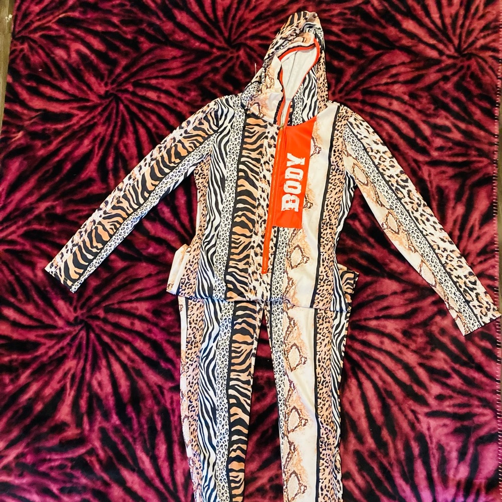 Long printed jumpsuit with hoodie